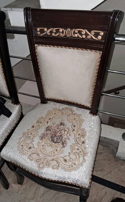 Premium Dining Table with 6 Chairs – 9.9/10 Condition