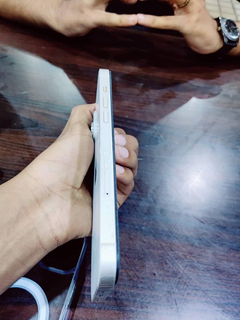 Apple iPhone 14 plus 3