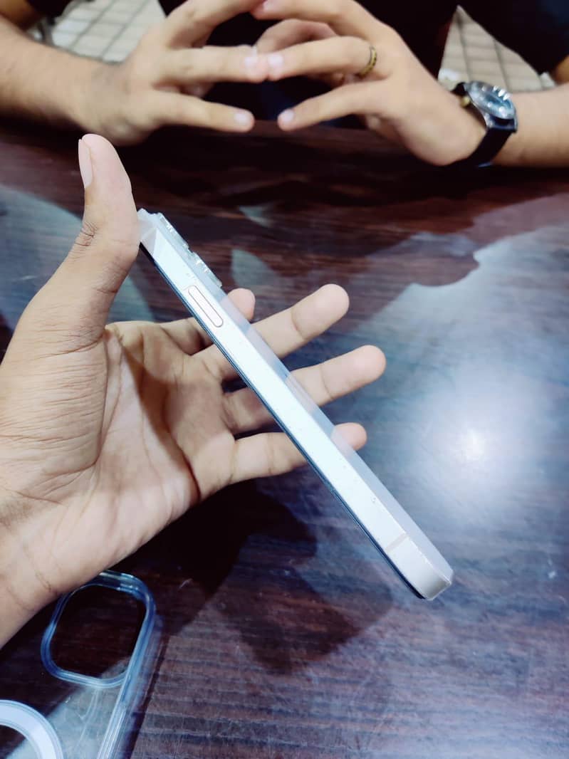 Apple iPhone 14 plus 4