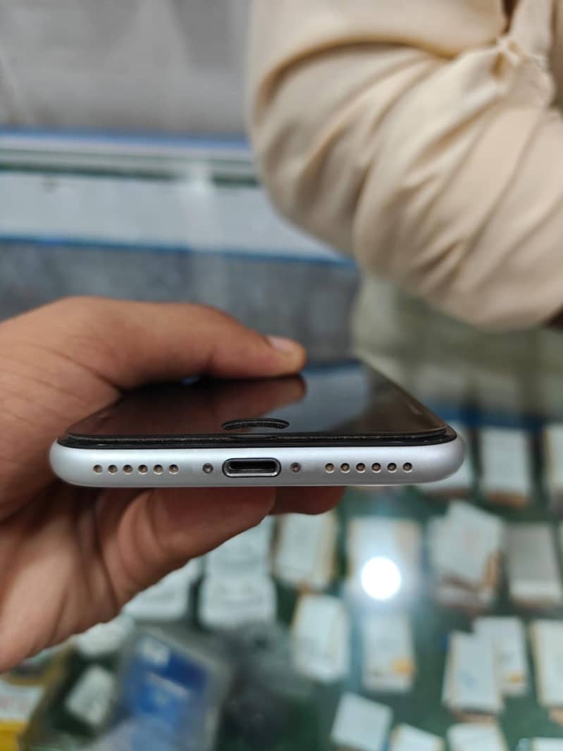 Apple iPhone SE 3