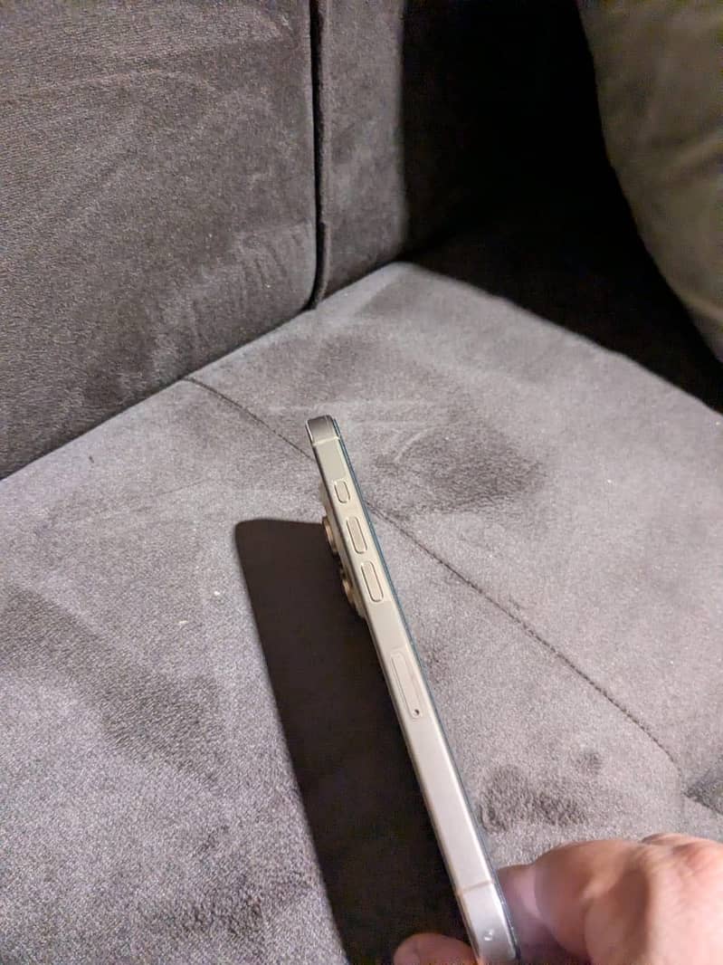 Apple iPhone 16 Pro 2