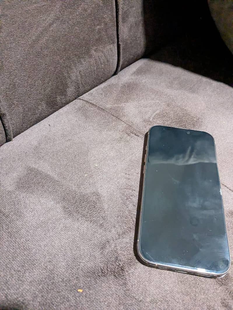 Apple iPhone 16 Pro 3