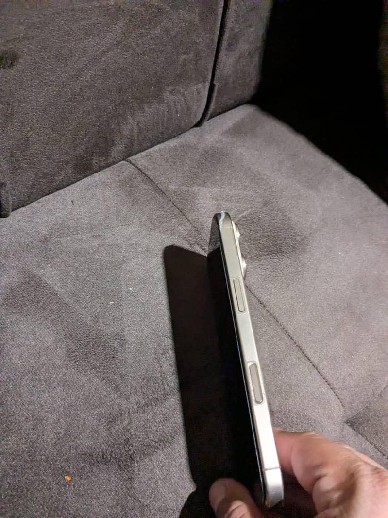 Apple iPhone 16 Pro 4