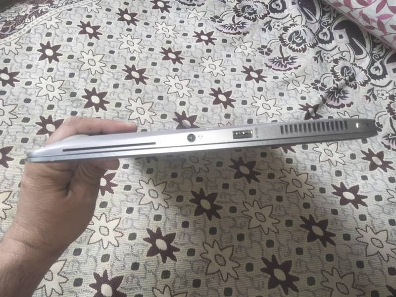 HP EliteBook 1040 1