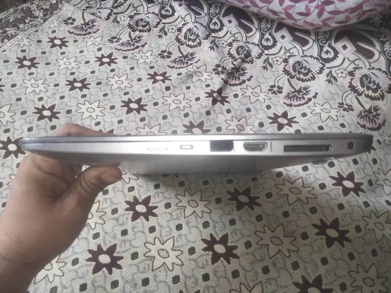 HP EliteBook 1040 2