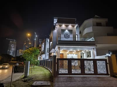 Corner House "Har Kamre Mein Khula Aasman Aur Roshni! DHA Phase 2!"