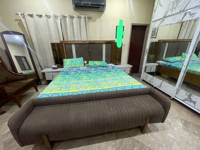 Bed with 2 sidetable