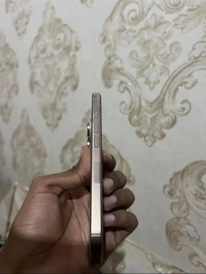 Iphone 16 pro 3