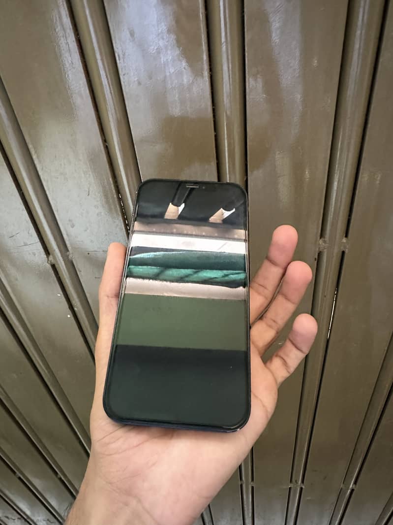 Apple iPhone 12 3