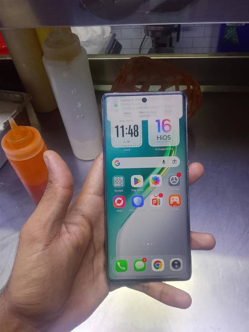Tecno CAMON 40 Pro 1