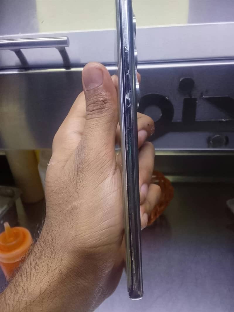 Tecno CAMON 40 Pro 4