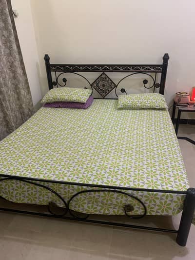 Iron bed king Size