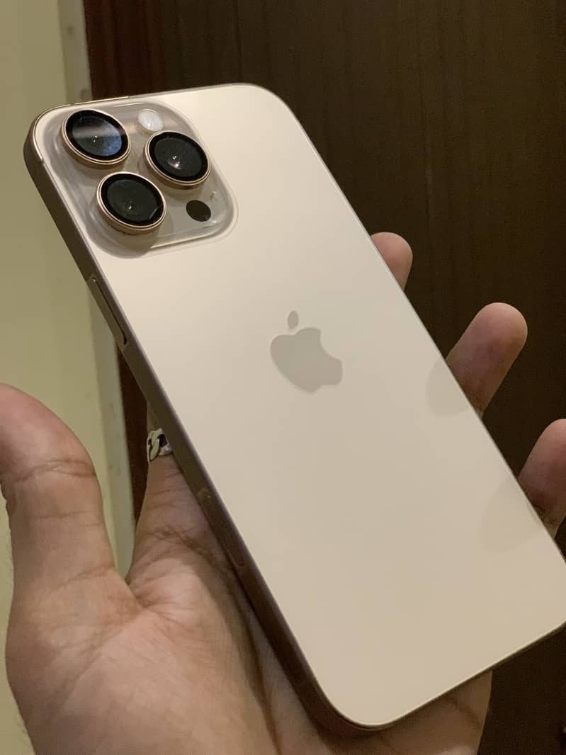 Apple iPhone 16 Pro Max 0