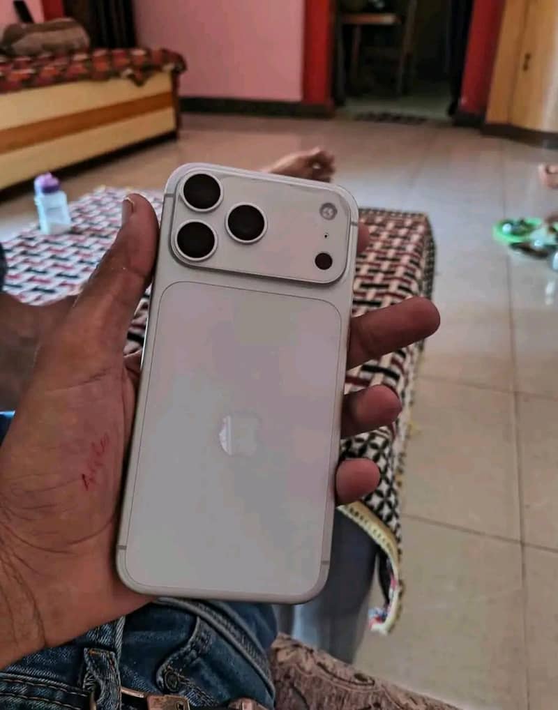 Apple iPhone 17 Pro Max 2