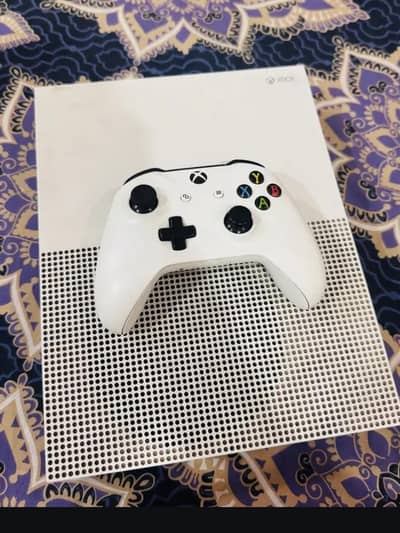Xbox one s digital 500gb condition 10/10 without box