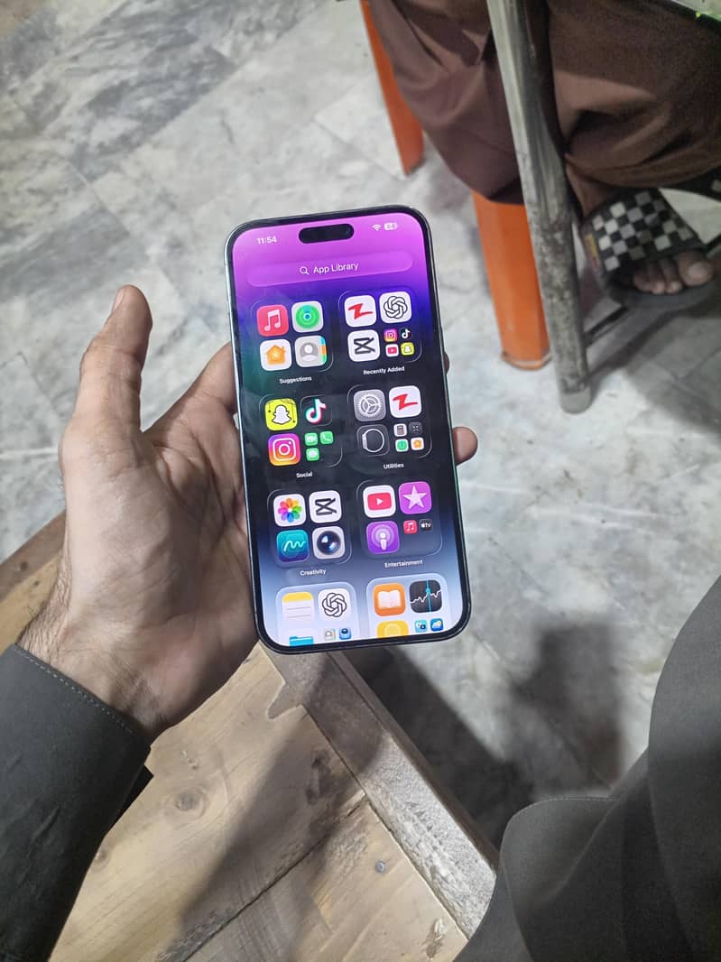 Apple iPhone 14 Pro Max 1