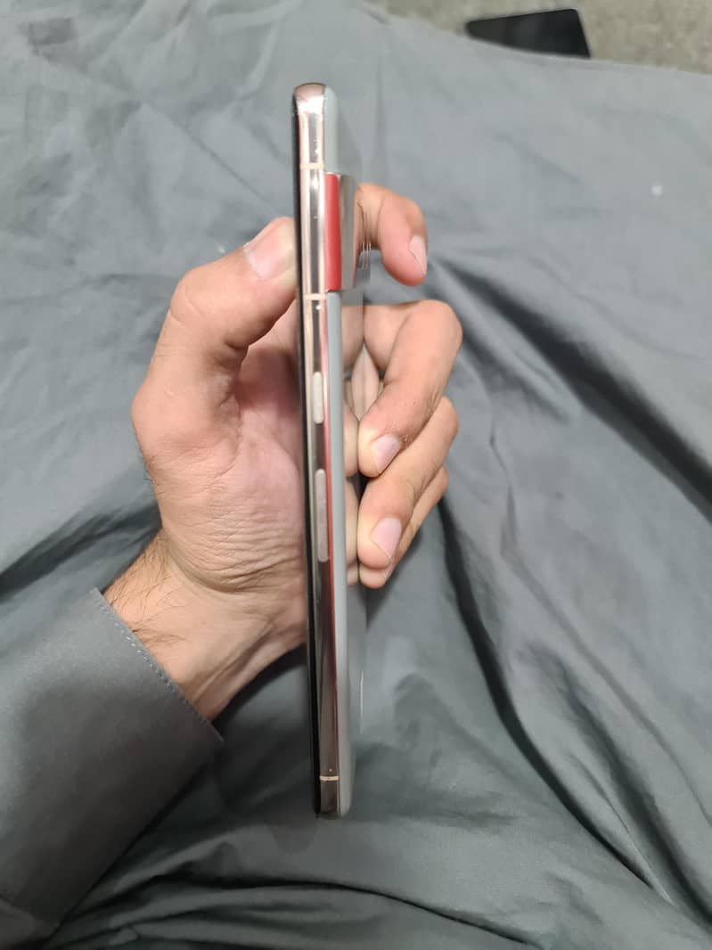 Google pixel 7 pro Official 3