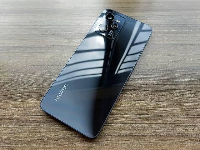 Realme C35 1
