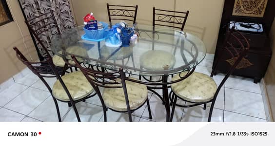6 chairs Dinning table just like new