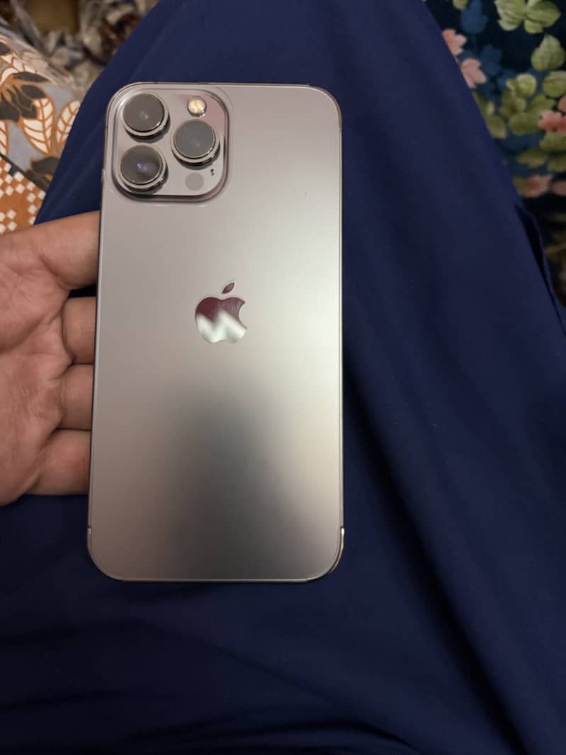 Apple iPhone 13 Pro Max 4
