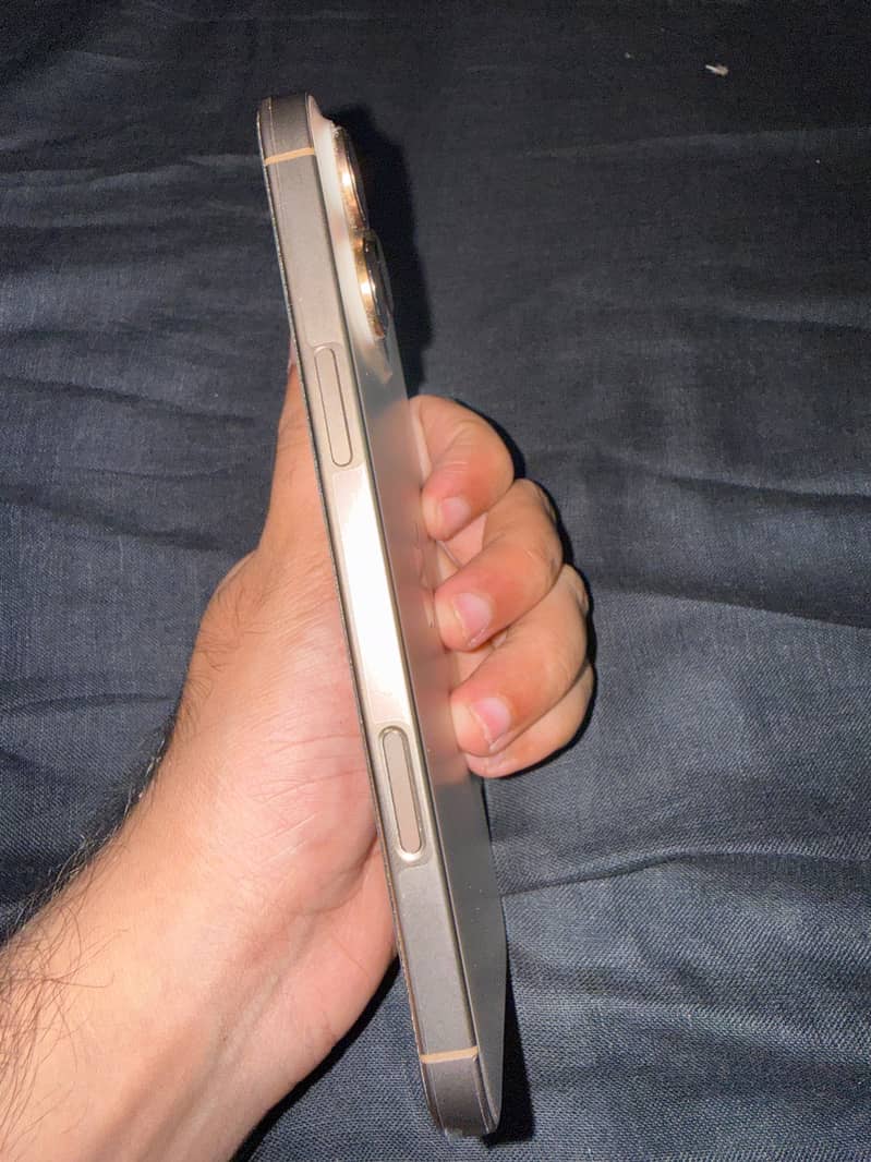 Apple iPhone 16 Pro Max 3