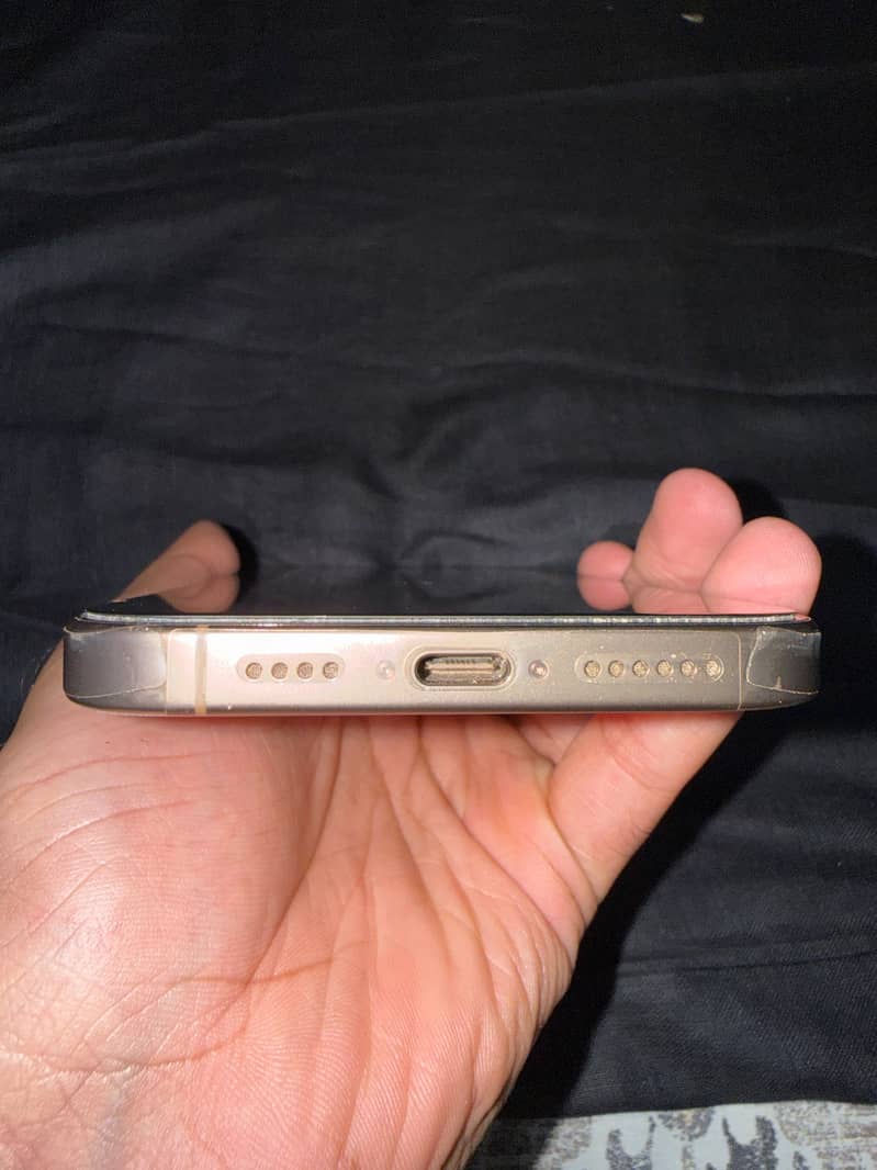Apple iPhone 16 Pro Max 5