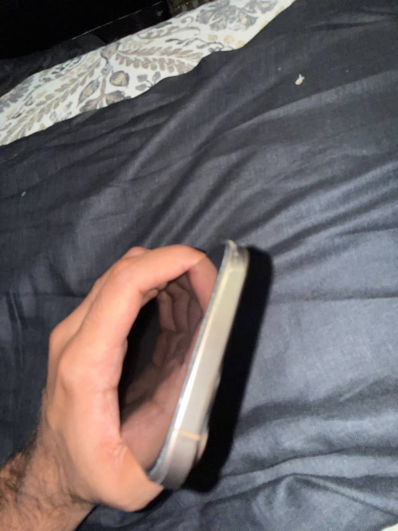 Apple iPhone 16 Pro Max 6