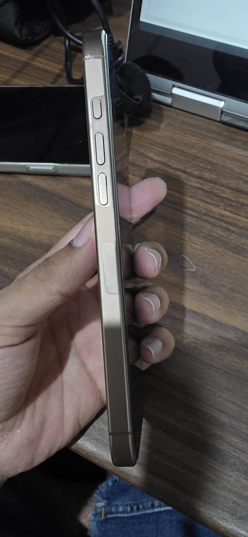 Apple iPhone 16 Pro Max 1