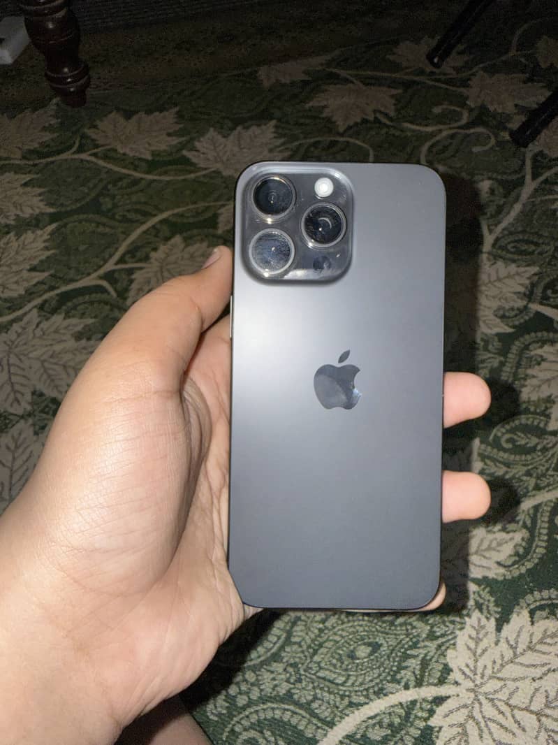 Apple iPhone 15 Pro Max 3