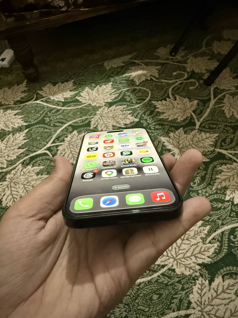 Apple iPhone 15 Pro Max 4
