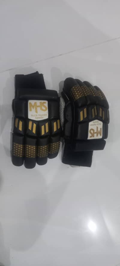 CRICKET PADS AND CLOVES