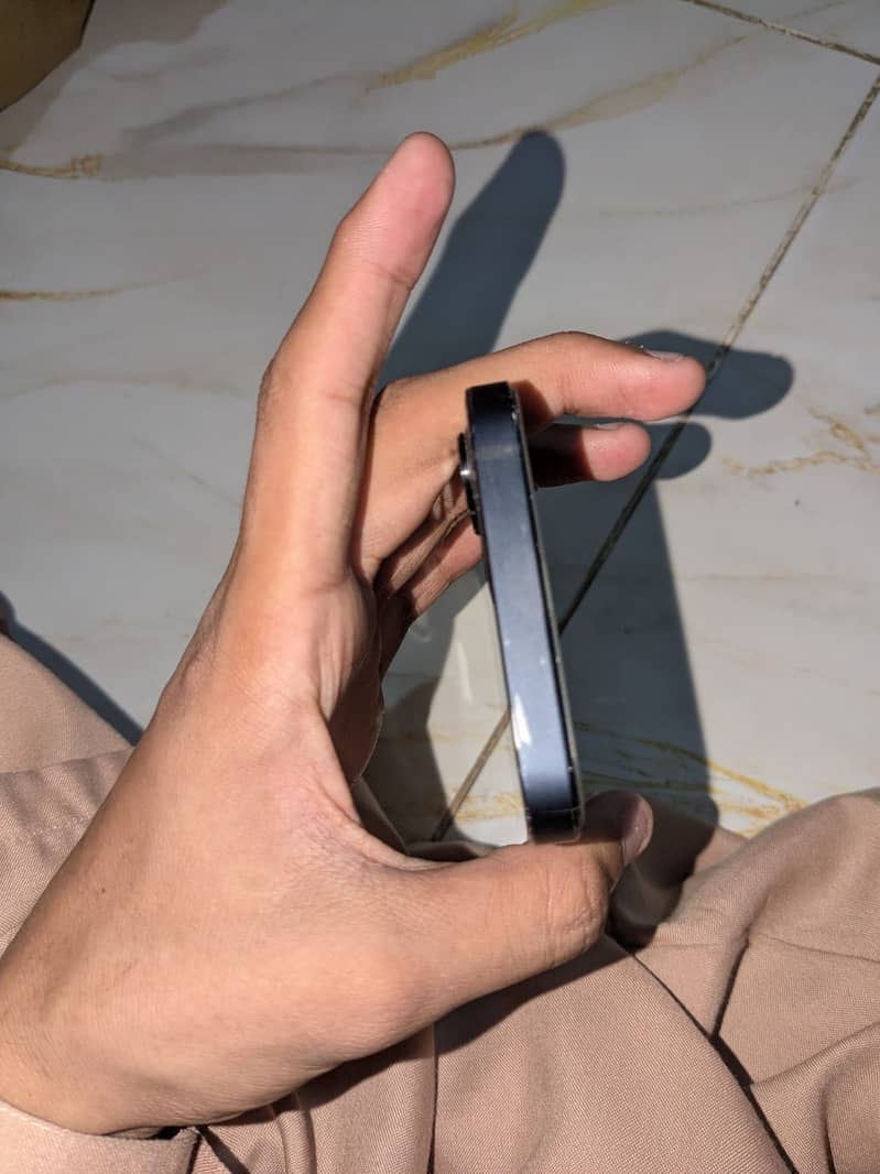 Apple iPhone 12 1