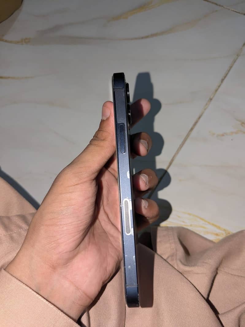 Apple iPhone 12 2