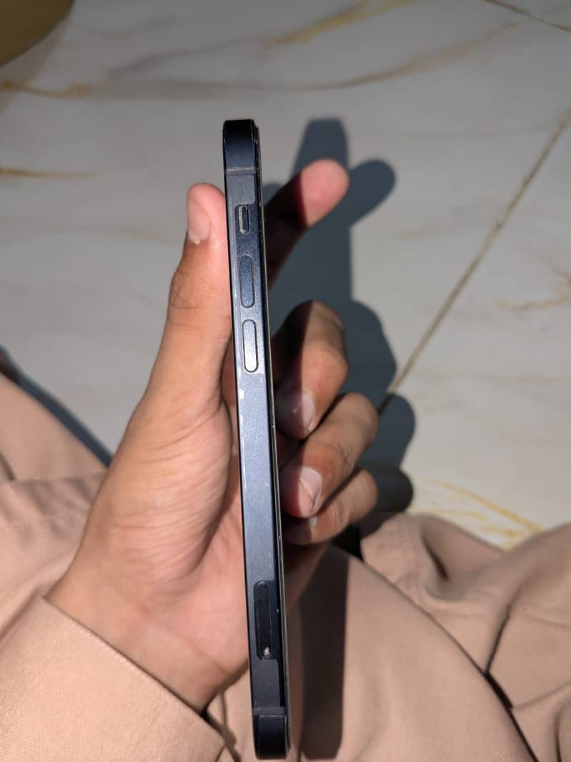 Apple iPhone 12 3