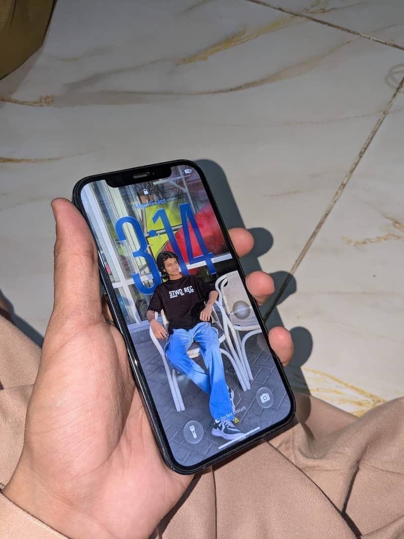 Apple iPhone 12 4
