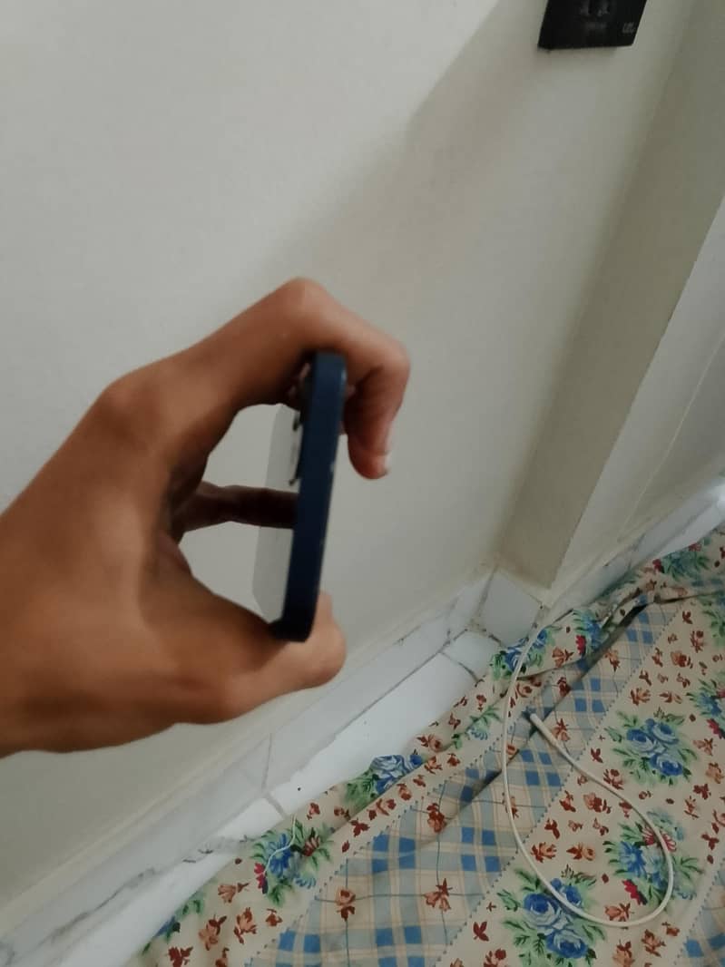Apple iPhone 12 3