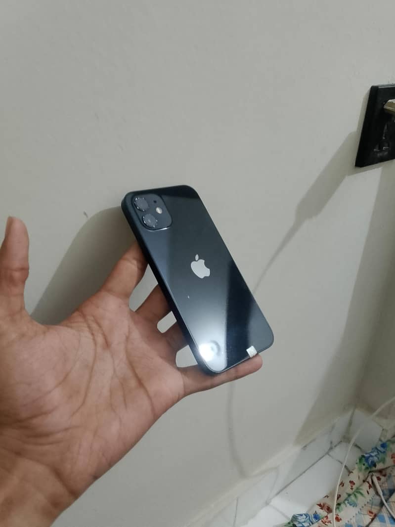 Apple iPhone 12 4