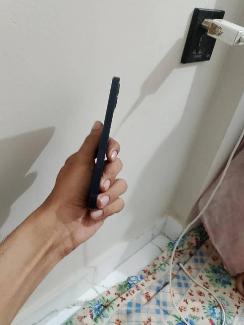Apple iPhone 12 6