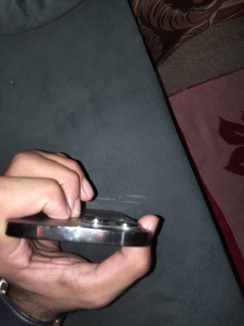 Apple iPhone 13 Pro Max 2