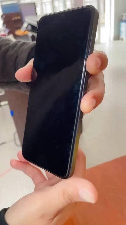 Realme C35 6
