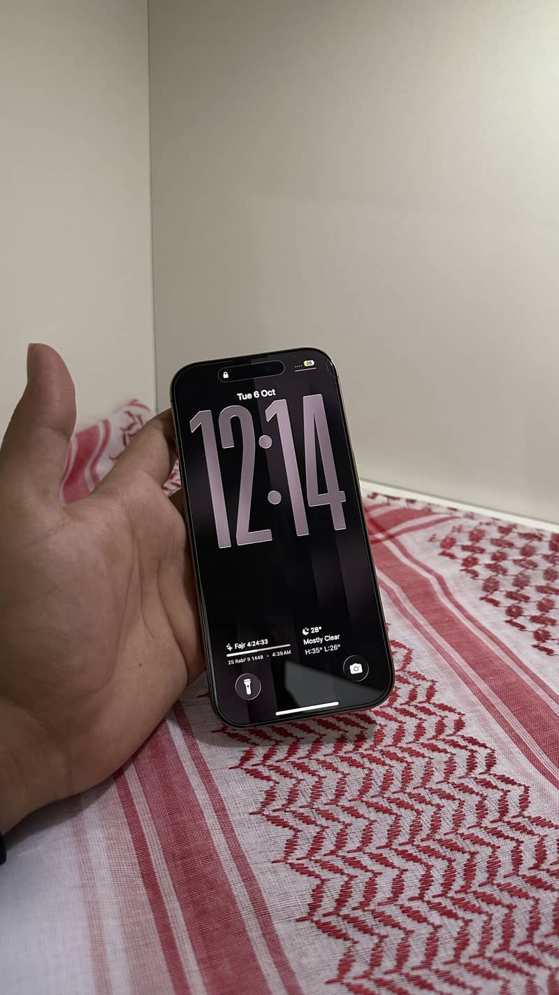 Apple iPhone 16 Pro 2