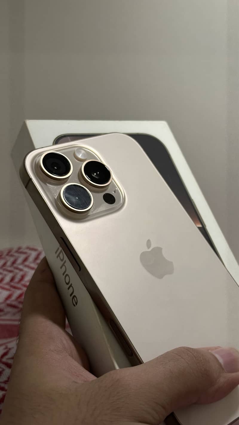 Apple iPhone 16 Pro 0