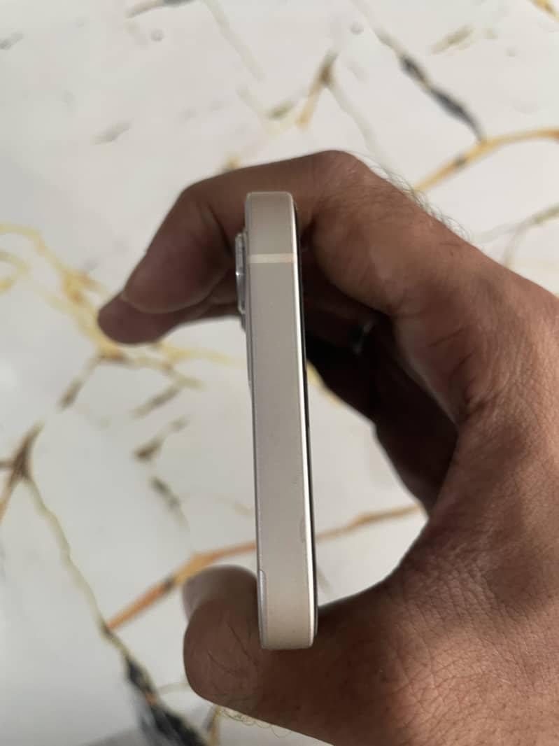 Apple iPhone 12 4