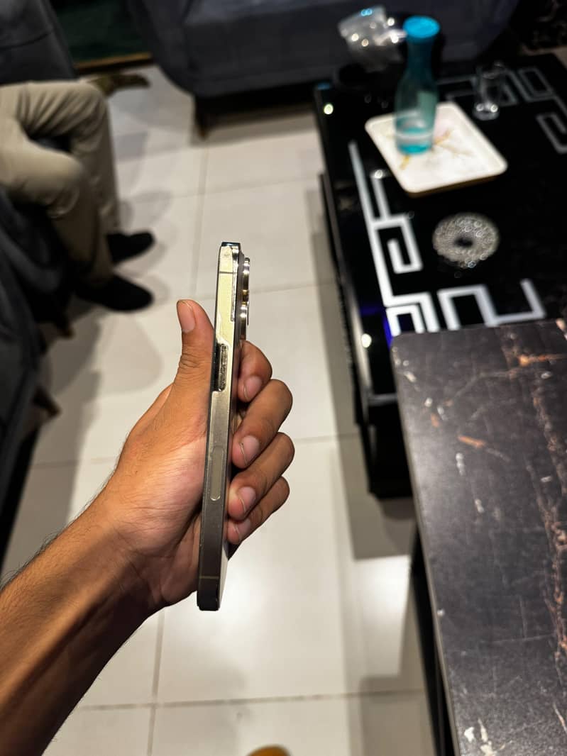 Apple iPhone 13 Pro 2