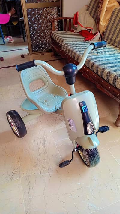 Selling vespa style cycle for kids