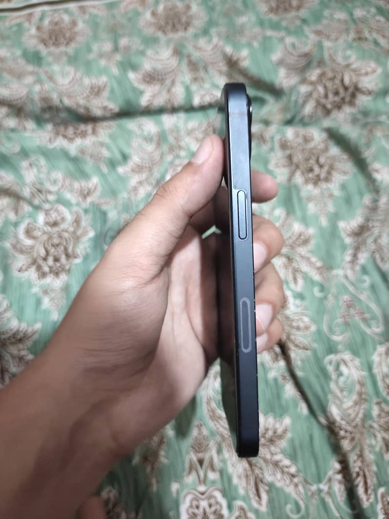 Apple iPhone 13 4