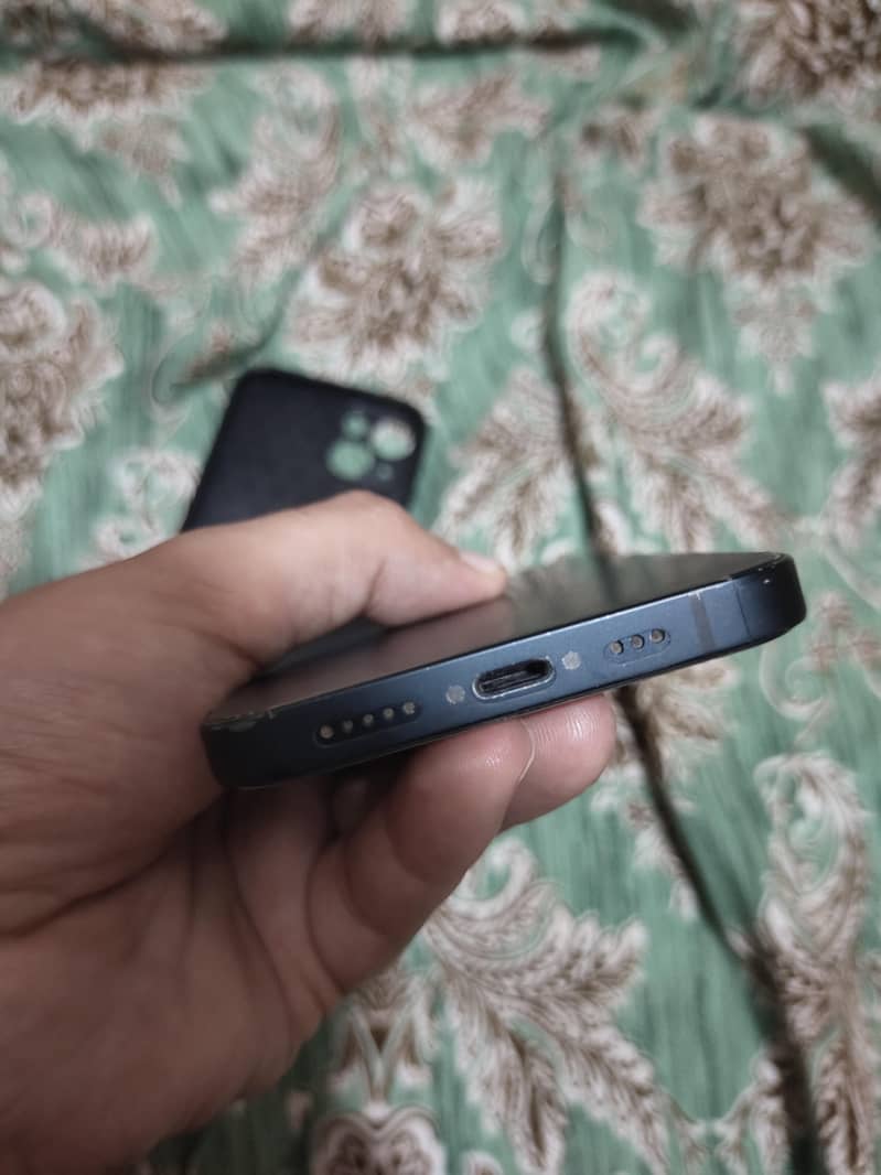 Apple iPhone 13 6