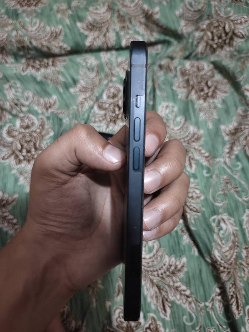 Apple iPhone 13 7