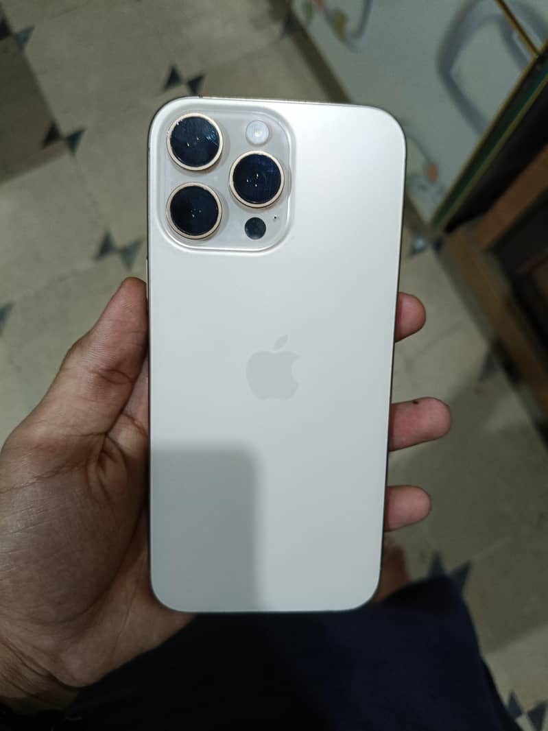 Apple iPhone 16 Pro Max 0