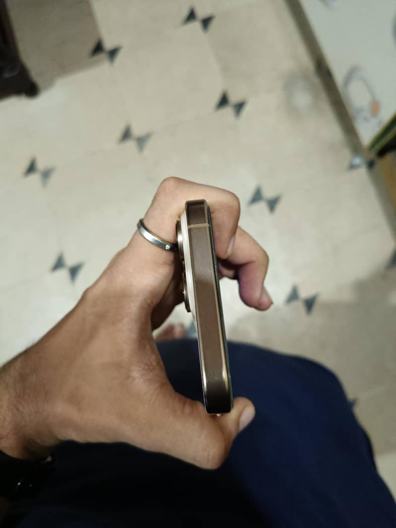 Apple iPhone 16 Pro Max 3